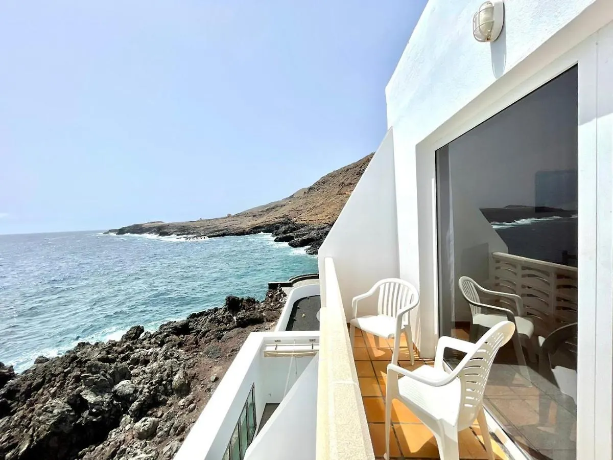 Apartamento con vista al mar, en primera linea, El Hierro Apartamento Tamaduste
